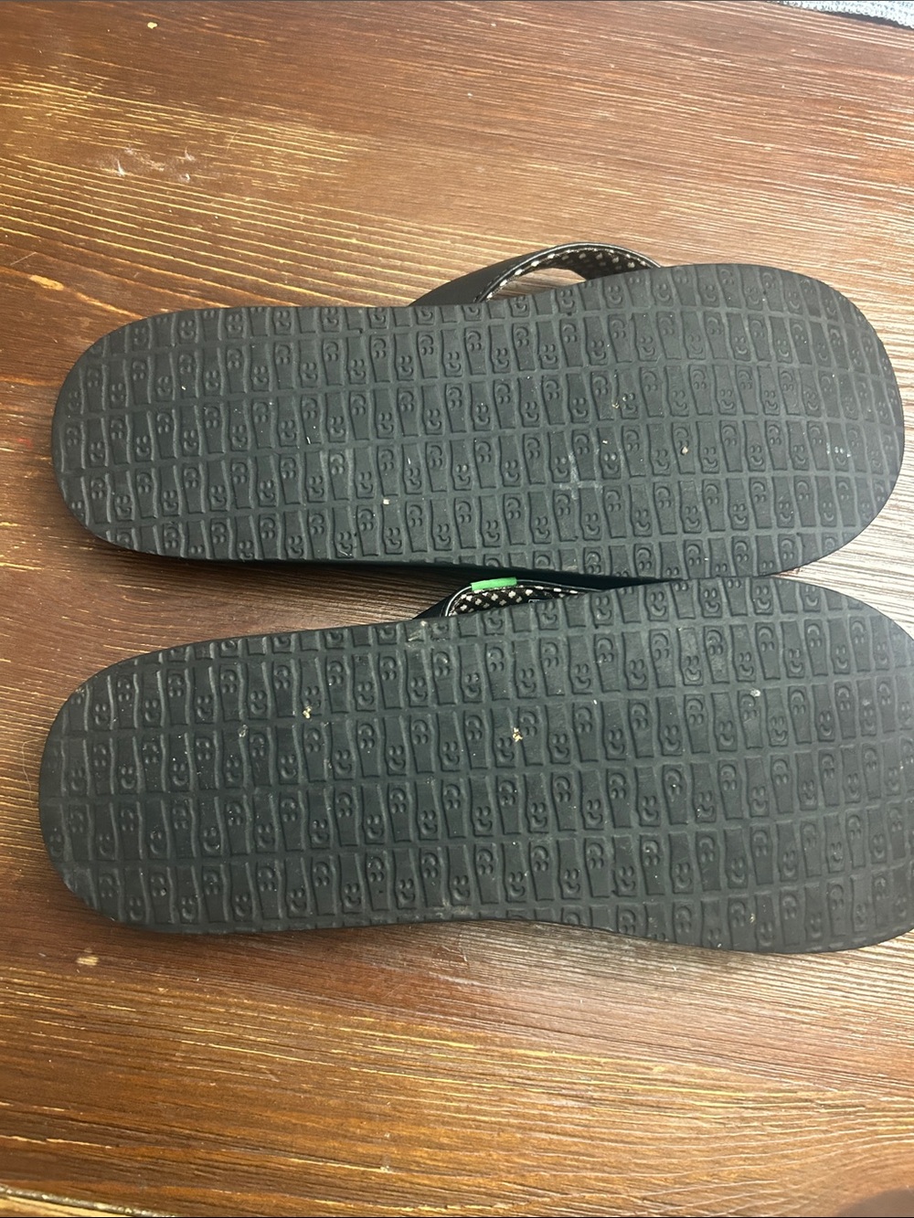 Sanuk Black Flip Flops with Green Accent - Picture 2 of 2